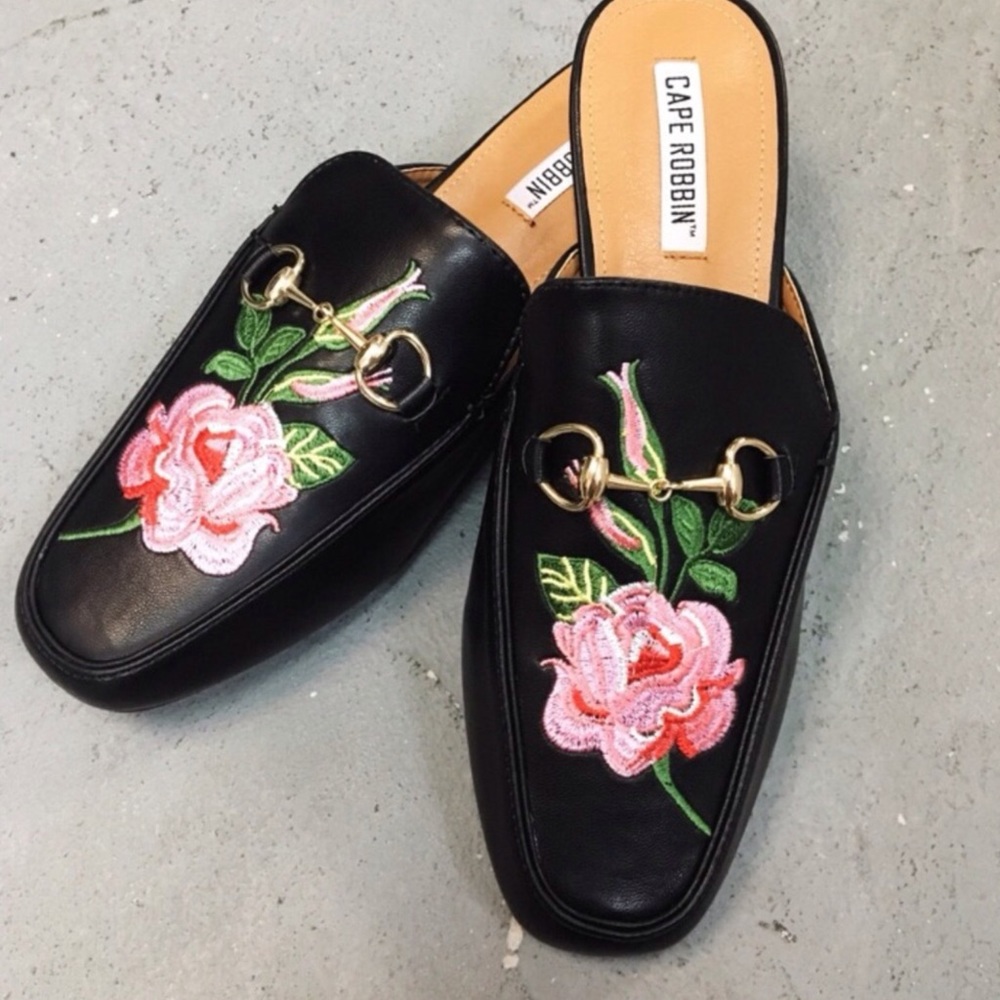 BLACK FLORAL EMBROIDERED MULE SIZE 7 - Picture 6 of 6